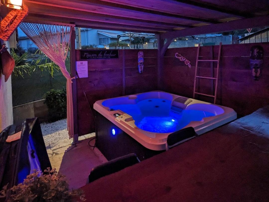 Love Room Avec Spa Nérac Eksteriør bilde