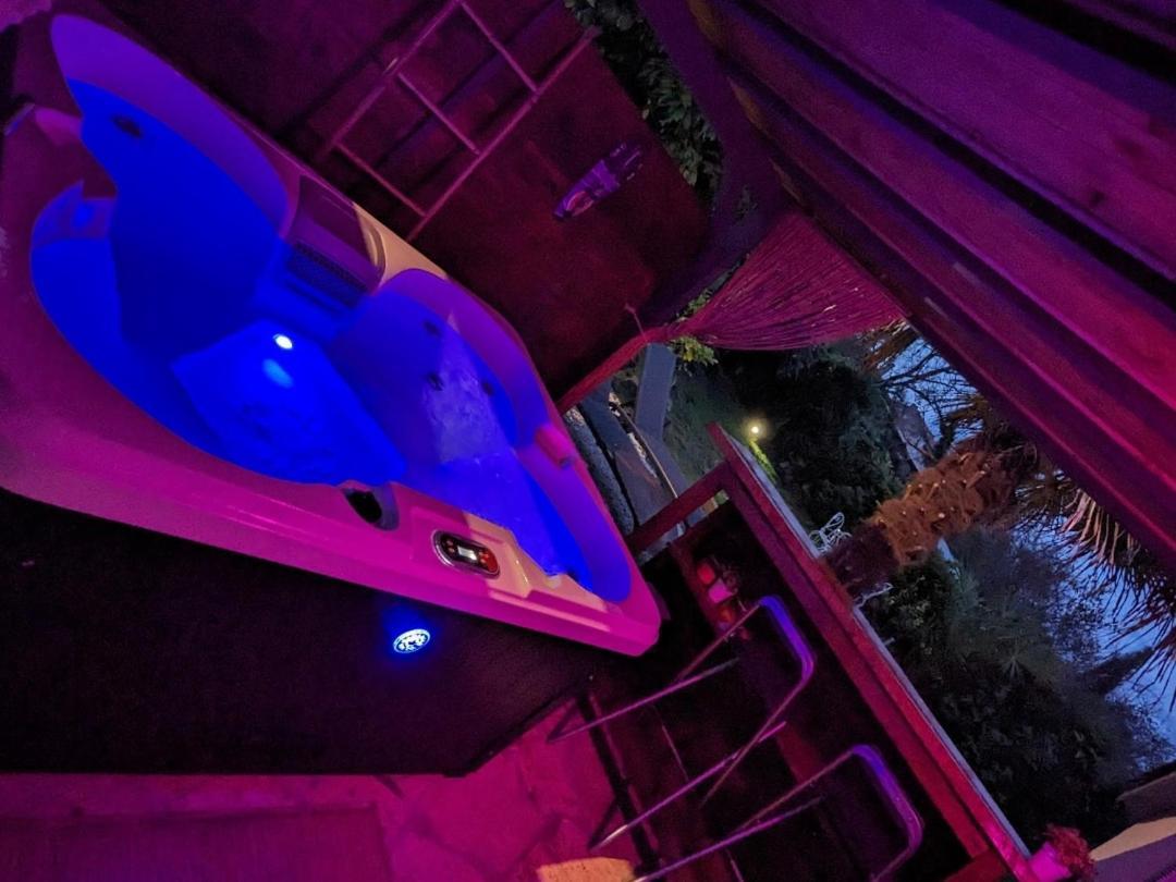 Love Room Avec Spa Nérac Eksteriør bilde